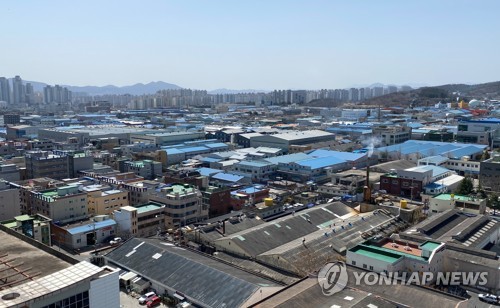 코로나19 충격이 덮친 서대구산단(대구=연합뉴스) 정회성 기자 = 원자재 수입과 완성품 수출이 막히면서 지난 20일 서대구산업단지 입주업체 조업률이 10%대로 떨어졌다. 내수시장에 제품을 납품하는 업체들도 코로나19 사태 충격으로 불황에 시달리고 있다. 사진은 대구시 서구 중리동 서대구산업단지 전경의 모습. 2020.3.20