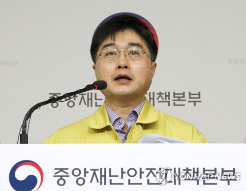 코로나19 정례브리핑하는 윤태호 방역총괄반장[연합뉴스 자료사진]