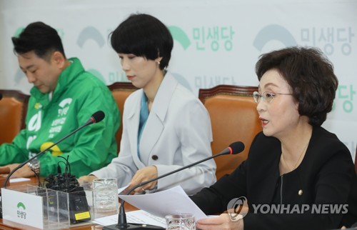 발언하는 장정숙 원내대표(서울=연합뉴스) 진성철 기자 = 민생당 장정숙 원내대표가 30일 국회에서 열린 최고위원회의에서 발언하고 있다.  2020.3.30 zjin@yna.co.kr