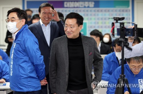 더불어시민당 선거대책위 출범식 참석하는 양정철양정철 민주연구원장이 30일 오후 서울 영등포구 여의도 더불어민주당 당사에서 열린 더불어시민당 선거대책위원회 출범식에 참석하고 있다. [연합뉴스 자료사진]