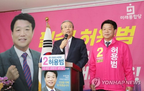 동대문갑 허용범 후보 지원 나선 김종인(서울=연합뉴스) 하사헌 기자 = 미래통합당 김종인 총괄선거대책위원장이 31일 오전 서울 동대문갑에 출마하는 허용범 후보 선거사무실을 방문, 발언하고 있다. 2020.3.31 toadboy@yna.co.kr