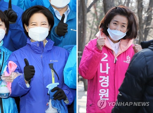 이수진·나경원, 동작을 유권자들을 찾아서(서울=연합뉴스) 안정원 진성철 기자 = 서울 동작을에서 맞붙는 더불어민주당 이수진 전 판사와 미래통합당 나경원 의원이 휴일인 29일 서울 동작을 유권자들을 찾아 나섰다. 
    민주당 이수진 후보(왼쪽)가 이날 지하철 사당역에서 코로나19 방역 봉사활동을 마친 뒤 참여자들과 함께 기념촬영하고, 통합당 나경원 후보가 상도동 서달산 자락길에서 주민들과 인사하고 있다.  2020.3.29 jeong@yna.co.kr