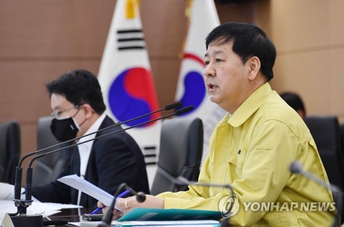 제3차 비상 재정관리점검회의서 발언하는 구윤철 차관(서울=연합뉴스) 구윤철 기획재정부 차관이 30일 세종시 정부세종청사에서 '제3차 비상 재정관리점검회의'를 주재하고 있다. 2020.3.30 [기획재정부 제공. 재판매 및 DB 금지] photo@yna.co.kr