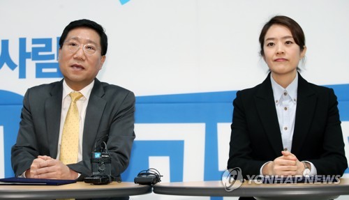 고민정 후보, 민주연구원과 공약 이행 정책협약(서울=연합뉴스) 임헌정 기자 = 4·15 총선 더불어민주당 광진을 고민정 후보가 공식 선거운동 개시일인 2일 서울 광진구 선거사무소에서 민주연구원과 공약이행 정책협약식을 했다. 사진은 발언하는 양정철 민주연구원장. 2020.4.2 kane@yna.co.kr