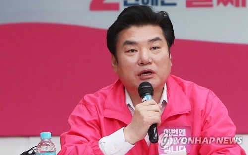 발언하는 원유철(수원=연합뉴스) 홍기원 기자 = 원유철 미래한국당 총괄선거대책위원장이 2일 오전 경기도 수원시 미래통합당 경기도당에서 열린 미래통합당 제21대 국회의원선거 경기 현장 선거대책위원회 회의에서 발언하고 있다. 2020.4.2 xanadu@yna.co.kr