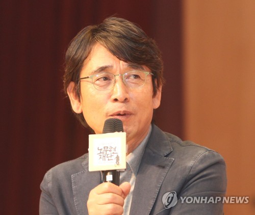 발언하는 유시민 이사장유시민 노무현재단 이사장이 지난해 11월 2일 노무현재단 전북지역위원회가 창립8주년을 기념해 전주교육대에서 연 시민학교 대담에서 검찰에 대해 비판하고 있다. [연합뉴스 자료사진]