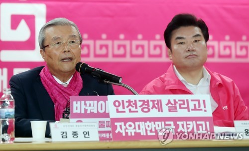 발언하는 김종인 총괄선대위원장(인천=연합뉴스) 윤태현 기자 = 미래통합당 김종인 총괄선대위원장이 3일 오전 인천시 남동구 미래통합당 인천시당에서 열린 선거대책회의에서 발언하고 있다. 오른쪽은 미래한국당 원유철 대표. 2020.4.3 tomatoyoon@yna.co.kr