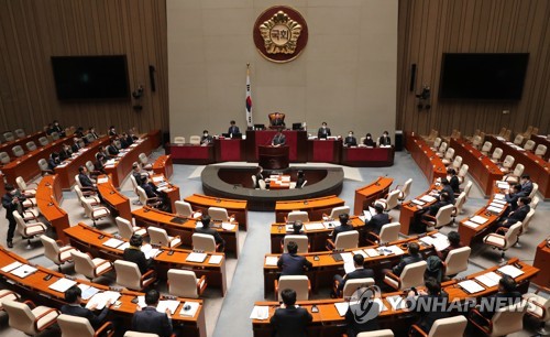 '코로나19 추경' 예결위 통과지난달 17일 11조7천억원 규모의 신종 코로나바이러스 감염증 확산 대응 추가경정예산안을 심의하는 국회 예결위.
 [연합뉴스 자료사진]