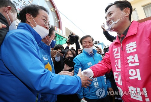 허영-김진태, 어색한 만남[연합뉴스 자료사진]