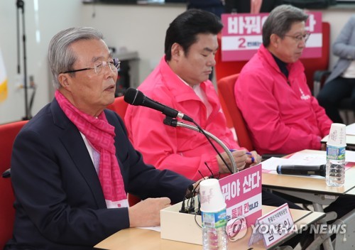 발언하는 김종인 위원장(서울=연합뉴스) 김인철 기자 = 미래통합당 김종인 총괄선거대책위원장이 6일 오전 서울 영등포구 미래통합당 당사에서 열린 서울 현장 선거대책위원회 회의에서 발언하고 있다. 2020.4.6 yatoya@yna.co.kr