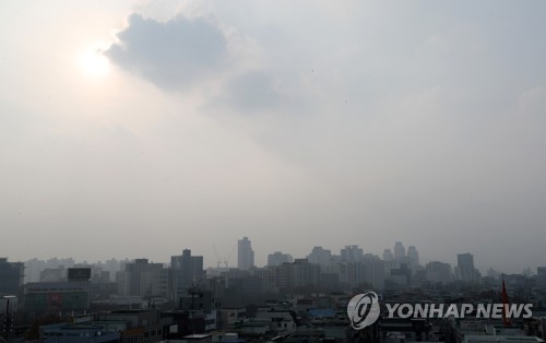 미세먼지로 뿌연 하늘[연합뉴스 자료사진]
