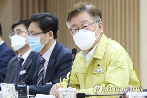 발언하는 이재명 경기지사이재명 경기도지사가 지난 6일 오후 경기도 수원시 경기도청에서 열린 '배달앱 독과점 및 불공정거래 관련 대책 회의'에서 발언하고 있다. 2020.4.6 [연합뉴스 자료사진]