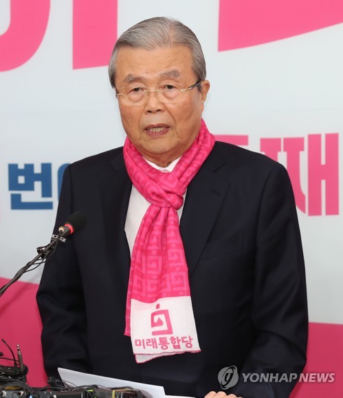 김종인 위원장, 김대호ㆍ차명진 후보 막말 사과(서울=연합뉴스) 김인철 기자 = 4ㆍ15 총선을 앞두고 미래통합당 김종인 총괄선거대책위원장이 9일 오전 국회에서 '김대호·차명진 후보의 막말' 관련 대국민 사과 기자회견을 하고 있다. 2020.4.9 yatoya@yna.co.kr