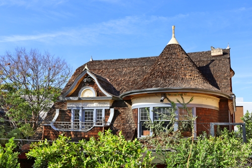 현재는 스피크이지바가 있는 할리우드대로의 가장 오래된 집. 한때 찰리 채플린이 다닌 학교이기도 했다. [사진/한미희 기자]