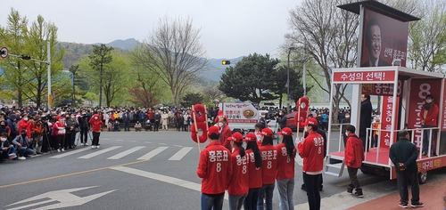 홍준표 후보 지원 유세하는 박찬종 전 의원