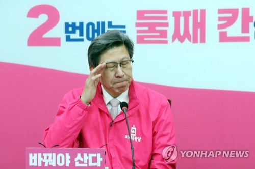 생각에 잠긴 미래통합당 박형준 공동선대위원장(서울=연합뉴스) 안정원 기자 = 미래통합당 박형준 공동선대위원장이 13일 오전 서울 여의도 국회에서 열린 기자간담회에서 잠시 생각에 잠겨 있다. 2020.4.13 jeong@yna.co.kr