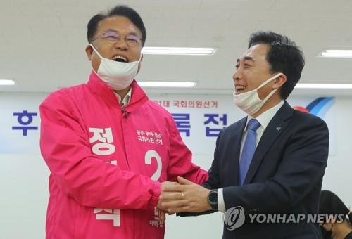 박수현(왼쪽)-정진석 후보[연합뉴스 자료사진]