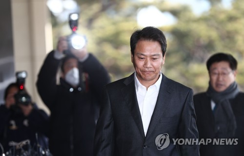 임종석 전 비서실장(서울=연합뉴스) 류영석 기자 = 2018년 지방선거 개입 의혹을 받는 임종석 전 청와대 비서실장이 지난 1월30일 서울 서초구 서울중앙지검에 피의자 신분으로 출석했다. ondol@yna.co.kr