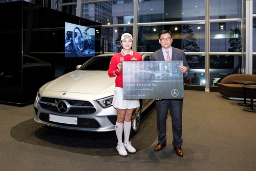 지원받은 메르세데스-벤츠 SUV 앞에 선 김지현.더클래스 효성 제공[재판매 및 DB금지]