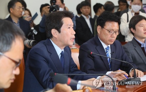 최고위 발언하는 이인영(서울=연합뉴스) 진성철 기자 = 더불어민주당 이인영 원내대표가 20일 국회에서 열린 최고위원회의에서 발언하고 있다. zjin@yna.co.kr