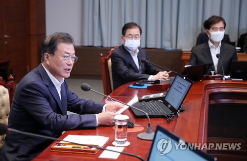 발언하는 문 대통령(서울=연합뉴스) 김주성 기자 = 문재인 대통령이 20일 오후 청와대에서 수석·보좌관 회의를 주재하고 있다.  utzza@yna.co.kr