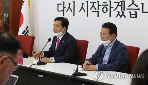 심재철 원내대표 기자가담회(서울=연합뉴스) 하사헌 기자 = 미래통합당 심재철 원내대표가 26일 오후 서울 여의도 국회에서 기자간담회를 하고 있다. 2020.4.26 toadboy@yna.co.kr