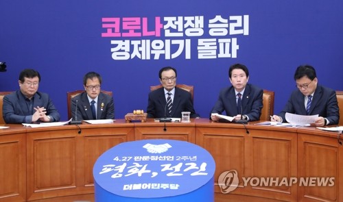 발언하는 민주당 이인영 원내대표(서울=연합뉴스) 안정원 기자 = 더불어민주당 이인영 원내대표가 27일 오전 서울 여의도 국회에서 열린 최고위원회의에서 발언하고 있다.  jeong@yna.co.kr