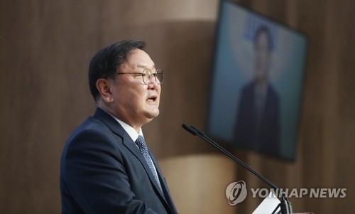 김태년, 원내대표 출마 기자회견(서울=연합뉴스) 신준희 기자 = 더불어민주당 김태년 의원이 28일 서울 여의도 국회 소통관에서 원내대표 출마 기자회견을 하고 있다. hama@yna.co.kr