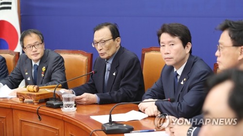 발언하는 이해찬 대표(서울=연합뉴스) 하사헌 기자 = 더불어민주당 이해찬 대표가 29일 오전 서울 여의도 국회에서 열린 최고위원회의에서 발언하고 있다. 2020.4.29 toadboy@yna.co.kr