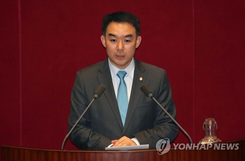 인터넷전문은행 설립 법안 관련 토론하는 채이배 의원(서울=연합뉴스) 김인철 기자 = 민생당 채이배 의원이 29일 국회에서 열린 제2차 본회의에서 인터넷전문은행 설립 및 운영에 관한 특례법 일부개정법률안에 대해 토론하고 있다. 2020.4.29 yatoya@yna.co.kr