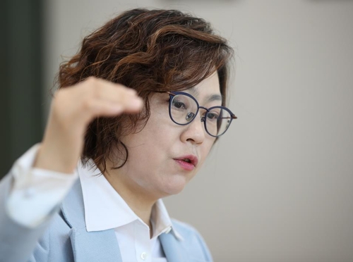 이나영 정의기억연대 신임 이사장 (서울=연합뉴스) 박동주 기자 = 정의기억연대 신임 이사장 이나영 중앙대 사회학과 교수가 지난달 29일 서울 종로구 수송동 연합뉴스 사옥에서 인터뷰하고 있다. 2020.5.1
pdj6635@yna.co.kr