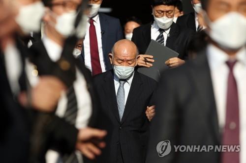 광주법원에서 열린 '회고록 재판'에 피의자로 출석한 전두환 전 대통령[연합뉴스 자료사진]