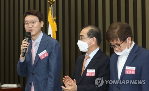 인사말하는 김웅미래통합당 김웅 당선인이 지난달 28일 오전 서울 여의도 국회에서 열린 21대 총선 당선자 총회에서 인사말을 하고 있다. [연합뉴스 자료사진]