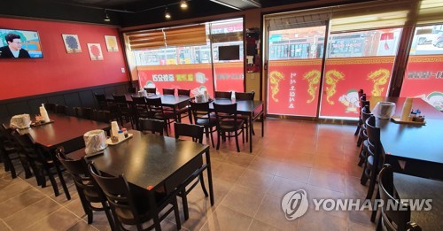 군 외출·외박 통제에 텅 빈 화천지역 중국집[연합뉴스 자료사진]