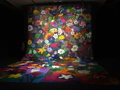 (부산=연합뉴스) 강종훈 기자 = 부산시립미술관에서 열리는 회고전서 공개된 김종학 신작 'Pandemonium', 세로 10ｍ 대작이다.