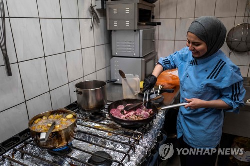 베를린 음식점의 시리아 난민 출신 요리사 [AFP=연합뉴스]