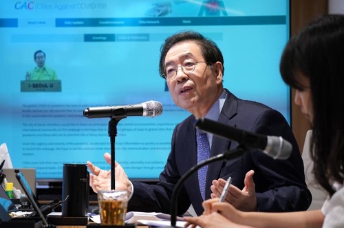 박원순 서울시장-라미레스 콜롬비아 부통령 화상회의(서울=연합뉴스) 박원순 서울시장이 7일 오전 마르따 루시아 라미레스 콜롬비아 부통령과 화상회의를 갖고 서울시의 코로나19 진단시스템 등 방역대책과 노하우를 소개하고 있다. 2020.5.7. [서울시 제공. 재판매 및 DB 금지]