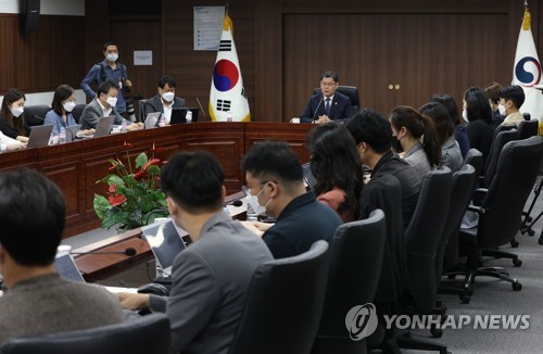 김연철 장관, 출입기자단 간담회(서울=연합뉴스) 이지은 기자 = 김연철 통일부 장관이 7일 오전 정부서울청사 통일부 대회의실에서 열린 출입기자단 간담회에서 발언하고 있다. 2020.5.7 jieunlee@yna.co.kr