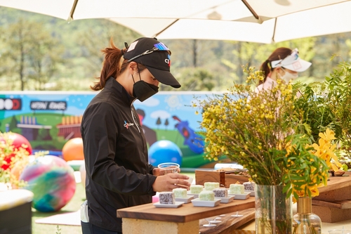 선수들이 연습을 마친 뒤 다과를 먹는 모습. [레이크우드 CC 제공. 재판매 및 DB 금지]