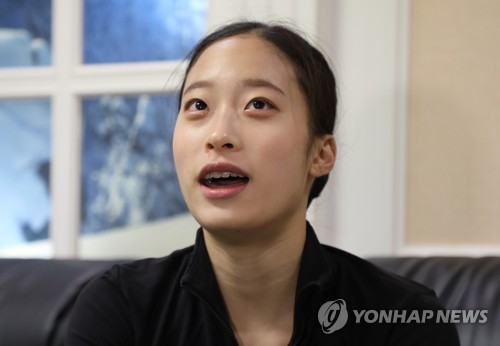 인터뷰하는 유영(서울=연합뉴스) 한상균 기자 = 피겨스케이팅 유영 선수가 14일 목동아이스링크에서 연합뉴스와 인터뷰하고 있다. 2020.5.14 xyz@yna.co.kr