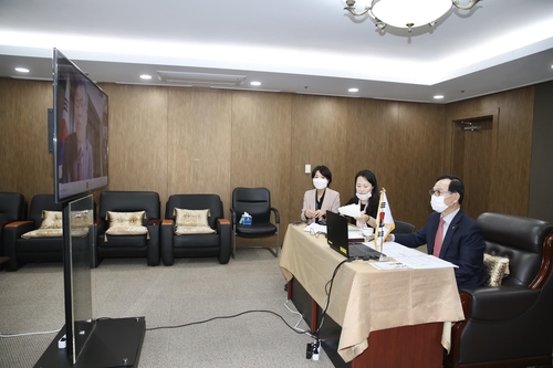 국제 영상회의영상회의하는 박상돈 시장(오른쪽) [천안시 제공. 재판매 및 DB 금지]