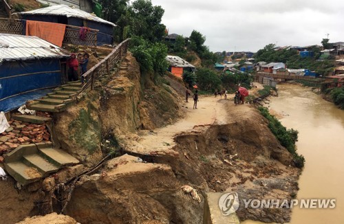 지난해 7월 홍수로 물에 잠긴 로힝야족 난민 캠프 [EPA=연합뉴스]