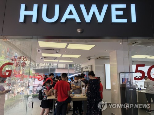 상하이 난징둥루의 화웨이 매장[촬영 차대운]