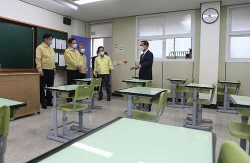 책상 5열로 배치한 교실촬영 최은지.