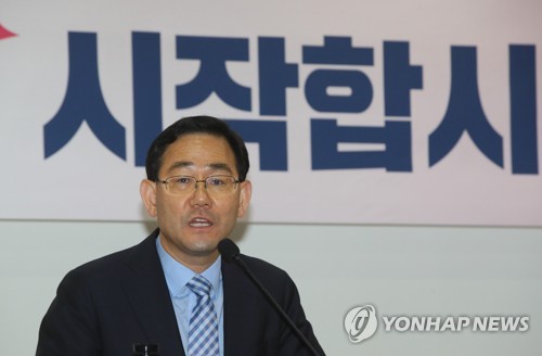 발언하는 주호영 원내대표(서울=연합뉴스) 진성철 기자 = 미래통합당 주호영 원내대표가 27일 국회 의원회관에서 열린 전국조직위원장회의에서 발언하고 있다.  2020.5.27 zjin@yna.co.kr