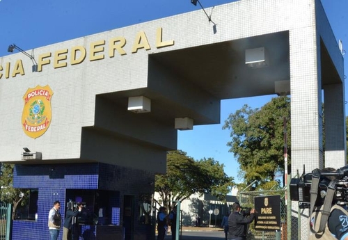 브라질 연방경찰브라질 연방경찰이 인터넷을 통한 가짜뉴스 유포에 관련된 혐의로 정·재계 인사와 유명 블로거 등에 대해 무더기로 압수수색을 했다. [국영 뉴스통신 아젠시아 브라질]
