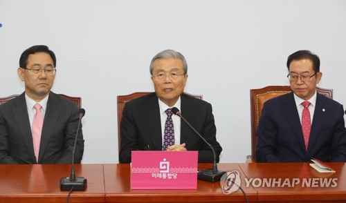 첫 비대위 발언하는 김종인(서울=연합뉴스) 진성철 기자 = 미래통합당 김종인 비상대책위원장이 1일 국회에서 열린 첫 비상대책위원회의에서 발언하고 있다. zjin@yna.co.kr