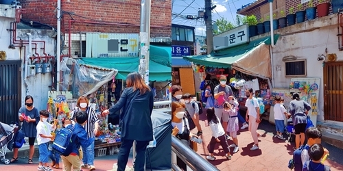 북적이는 문방구 앞.[촬영 이건주·정윤경, 재판매 및 DB 금지]