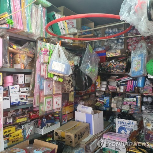 A초교 앞 문방구 내부 사진[촬영 이건주·정윤경, 재판매 및 DB 금지]