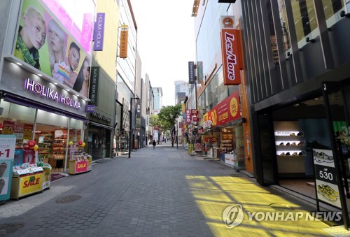 지난 4월 28일 한산한 서울 중구 명동 거리 [연합뉴스 자료사진]